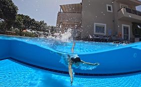 Four Seasons Private Villa - Seaview - Big Heated Pool - Gym - Sport Activities